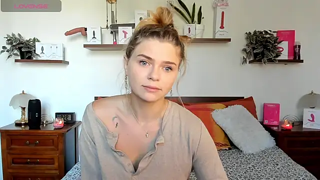 HaleyReedme online show from October 2025 08:03:02 AM