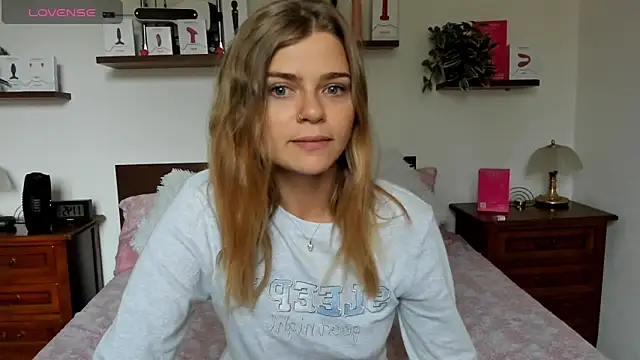 HaleyReedme online show from September 2025 09:49:01 AM