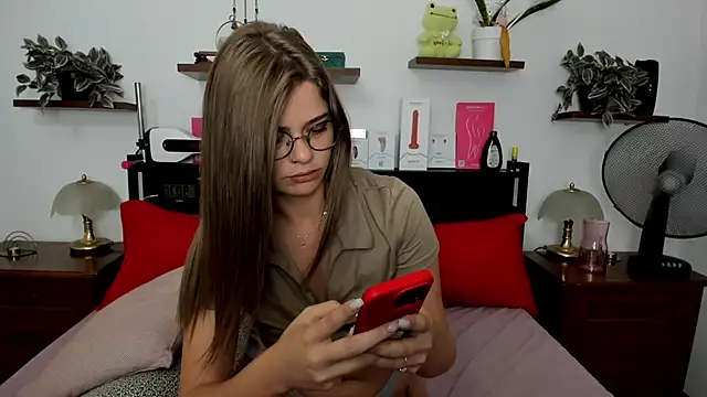 HaleyReedme online show from July 2026 07:16:02 AM