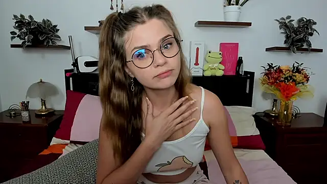 HaleyReedme online show from June 2026 07:02:01 AM