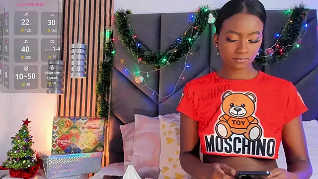 Kendallross28 online show from December 2025 03:33:01 PM