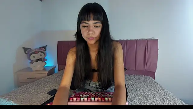 kitty-kryss online show from September 2025 02:02:02 PM