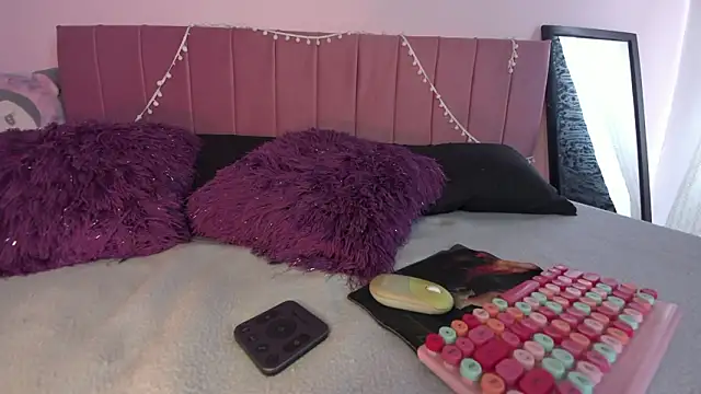 kitty-kryss online show from March 2026 04:10:02 PM