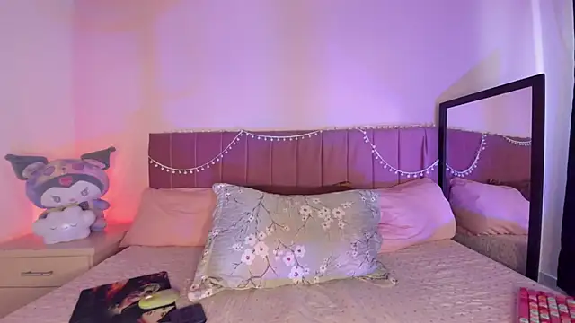 kitty-kryss online show from October 2025 12:37:02 PM