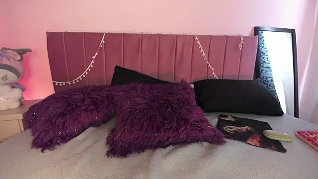 kitty-kryss online show from March 2026 06:48:01 PM