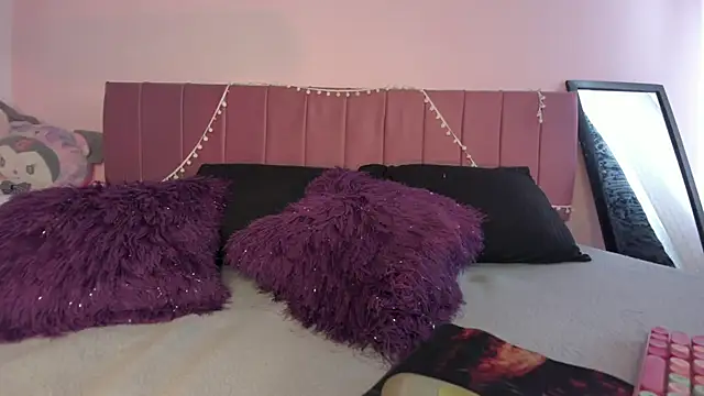 kitty-kryss online show from March 2026 03:22:01 PM