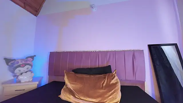 kitty-kryss online show from October 2025 01:56:01 PM