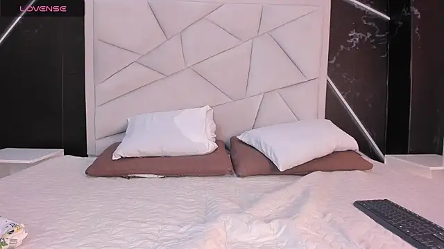 JulietSofia online show from April 2026 08:14:02 PM