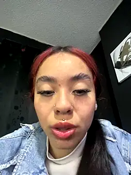 Snapshot of Tracy_KS chatting on November 2025 03:05:02 AM Tracy KS online show from November 2025 03:05:02 AM