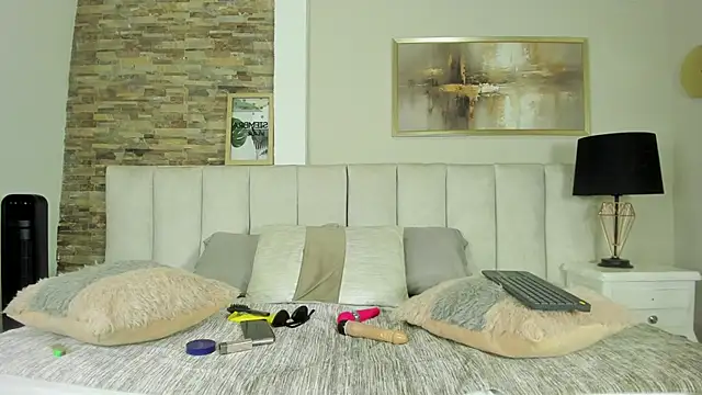 laura latinhot1 online show from December 2025 09:06:02 PM