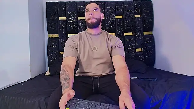 chris blake   online show from November 2025 06:29:02 PM