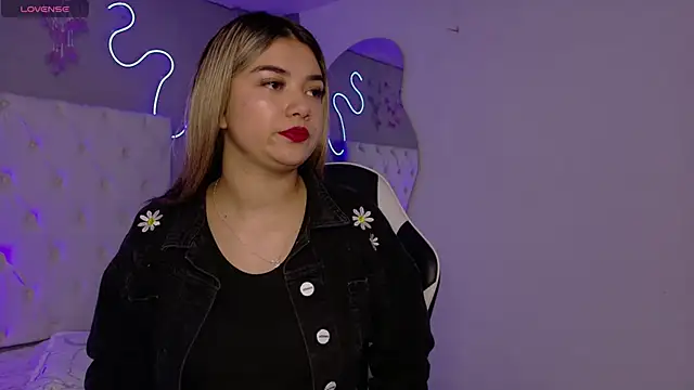 Snapshot of natasha__black chatting on December 2025 07:35:01 PM natasha black online show from December 2025 07:35:01 PM