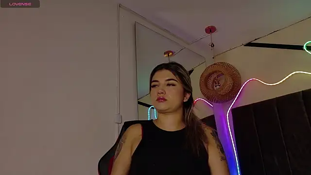 natasha  black online show from December 2025 07:30:01 PM