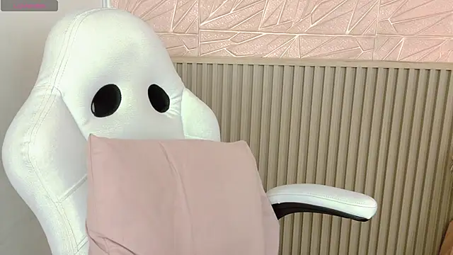 Snapshot of Gaviluc_ chatting on November 2025 10:37:01 AM Gaviluc online show from November 2025 10:37:01 AM