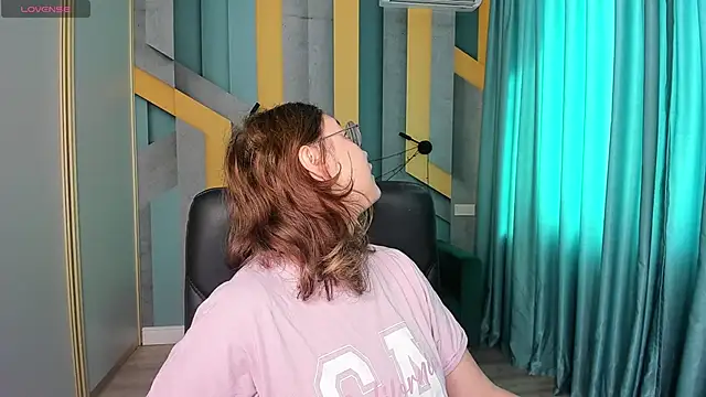AngelinaLow online show from September 2025 11:21:02 AM
