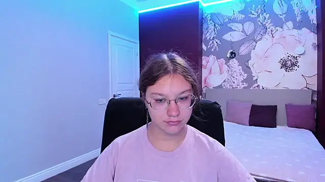 AngelinaLow online show from September 2025 11:23:01 AM