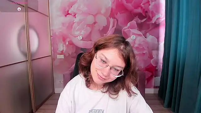 Snapshot of AngelinaLow chatting on October 2025 12:26:02 PM AngelinaLow online show from October 2025 12:26:02 PM