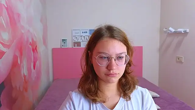 Snapshot of AngelinaLow chatting on November 2025 12:31:01 PM AngelinaLow online show from November 2025 12:31:01 PM