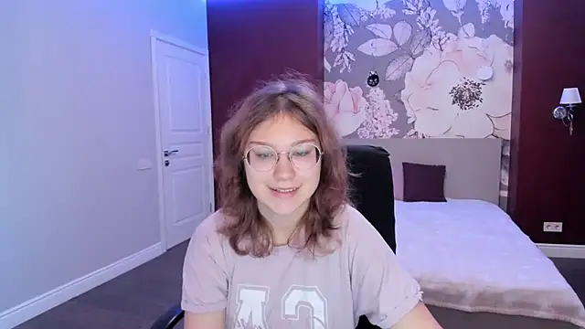 Snapshot of AngelinaLow chatting on November 2025 06:34:02 AM AngelinaLow online show from November 2025 06:34:02 AM