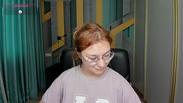 Snapshot of AngelinaLow chatting on December 2025 12:20:02 PM AngelinaLow online show from December 2025 12:20:02 PM