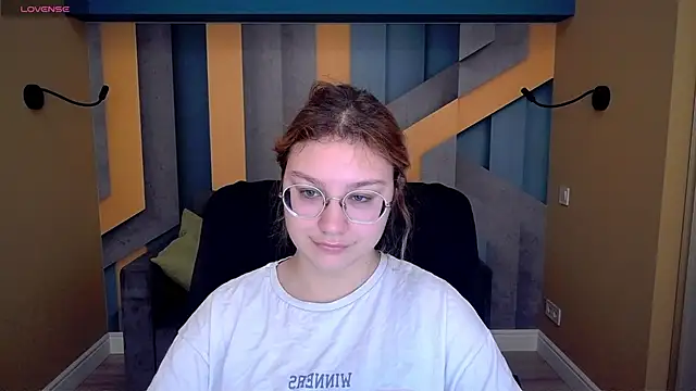 AngelinaLow online show from February 2026 12:27:01 PM