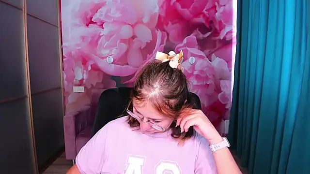 AngelinaLow online show from September 2025 11:44:02 AM
