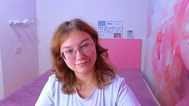 Snapshot of AngelinaLow chatting on November 2025 12:33:02 PM AngelinaLow online show from November 2025 12:33:02 PM