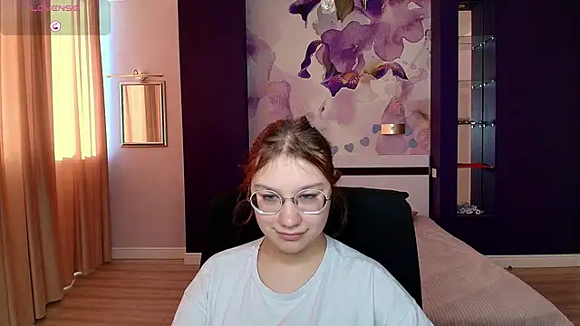 Snapshot of AngelinaLow chatting on October 2025 12:35:03 PM AngelinaLow online show from October 2025 12:35:03 PM