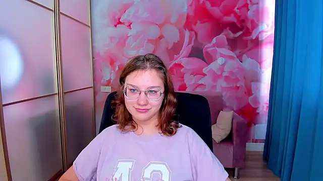 Snapshot of AngelinaLow chatting on November 2025 12:26:01 PM AngelinaLow online show from November 2025 12:26:01 PM