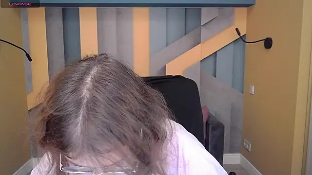 Snapshot of AngelinaLow chatting on November 2025 06:29:01 AM AngelinaLow online show from November 2025 06:29:01 AM