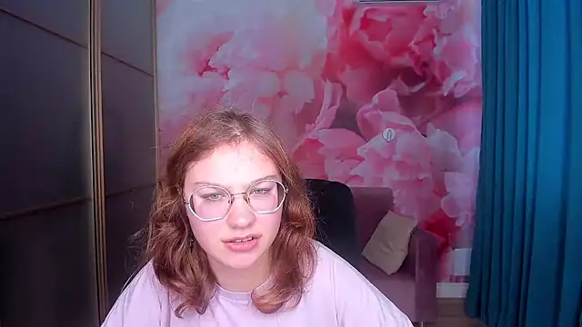 Snapshot of AngelinaLow chatting on November 2025 12:41:01 PM AngelinaLow online show from November 2025 12:41:01 PM