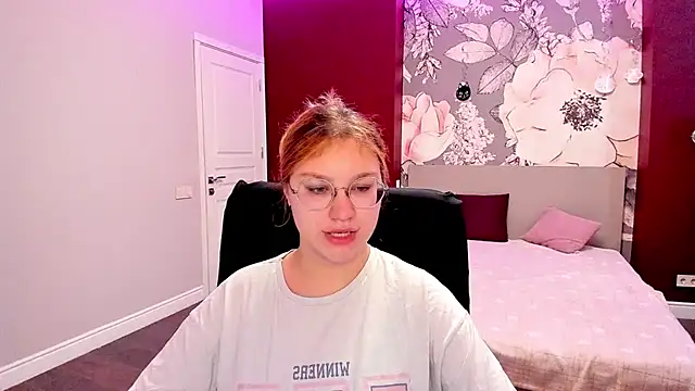 AngelinaLow online show from February 2026 12:28:01 PM