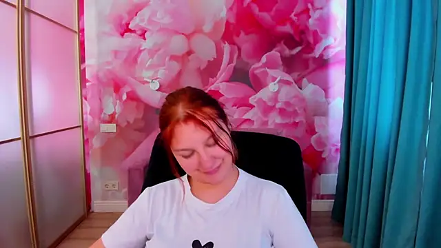 Snapshot of AngelinaLow chatting on June 2026 11:32:02 AM AngelinaLow online show from June 2026 11:32:02 AM