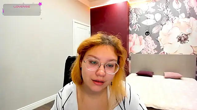 AngelinaLow online show from February 2026 06:24:01 AM