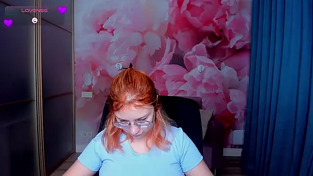 Snapshot of AngelinaLow chatting on November 2025 12:27:01 PM AngelinaLow online show from November 2025 12:27:01 PM