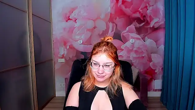 Snapshot of AngelinaLow chatting on December 2025 12:29:01 PM AngelinaLow online show from December 2025 12:29:01 PM