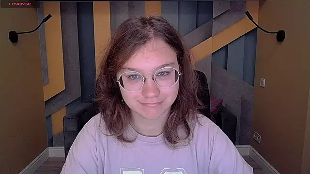 Snapshot of AngelinaLow chatting on November 2025 06:29:01 AM AngelinaLow online show from November 2025 06:29:01 AM