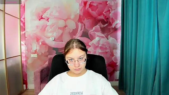 AngelinaLow online show from September 2025 11:27:01 AM