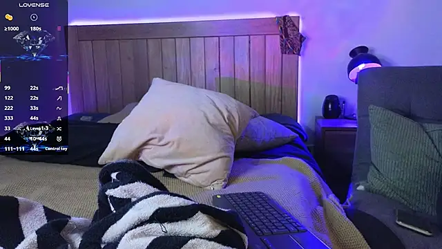 Xander Card online show from September 2025 04:12:01 AM