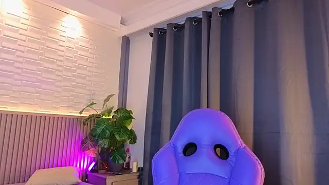 Snapshot of TiffanyWalk chatting on December 2025 10:50:02 AM TiffanyWalk online show from December 2025 10:50:02 AM