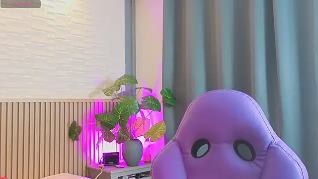 TiffanyWalk online show from April 2026 12:42:01 PM