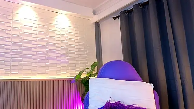 Snapshot of TiffanyWalk chatting on October 2025 11:20:01 AM TiffanyWalk online show from October 2025 11:20:01 AM