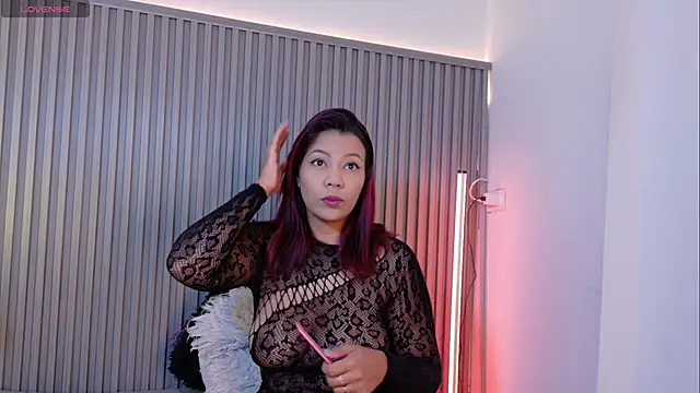 Snapshot of TiffanyWalk chatting on November 2025 11:32:02 AM TiffanyWalk online show from November 2025 11:32:02 AM