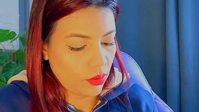 Snapshot of TiffanyWalk chatting on February 2026 12:38:02 PM TiffanyWalk online show from February 2026 12:38:02 PM