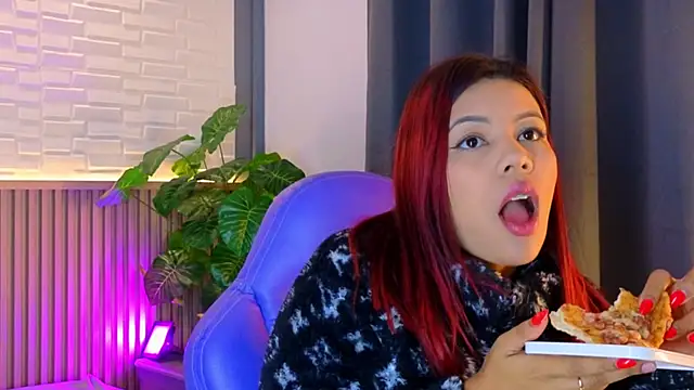 Snapshot of TiffanyWalk chatting on November 2025 10:31:01 AM TiffanyWalk online show from November 2025 10:31:01 AM