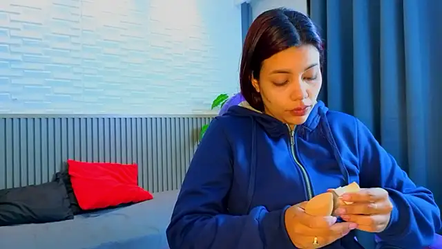 TiffanyWalk online show from March 2026 12:39:02 PM