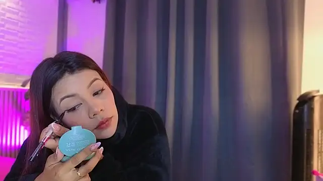 Snapshot of TiffanyWalk chatting on December 2025 10:43:02 AM TiffanyWalk online show from December 2025 10:43:02 AM