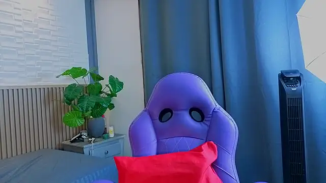 Snapshot of TiffanyWalk chatting on February 2026 12:38:01 PM TiffanyWalk online show from February 2026 12:38:01 PM