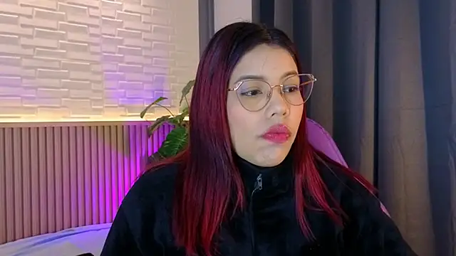 Snapshot of TiffanyWalk chatting on November 2025 10:49:02 AM TiffanyWalk online show from November 2025 10:49:02 AM