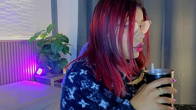 Snapshot of TiffanyWalk chatting on October 2025 10:49:02 AM TiffanyWalk online show from October 2025 10:49:02 AM